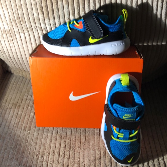 boys nike flex contact